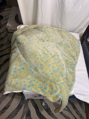 The Petting Zoo Stingray Plush Blanket 30” Blue Spotted Stingray Stuffed Animal